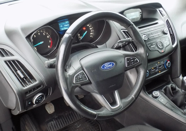 Ford Focus cena 25900 przebieg: 123000, rok produkcji 2015 z Tarnobrzeg małe 121